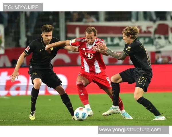 拜仁榨干奥格斯堡,轻松大胜五球领跑德甲联赛 拜仁榨干奥格斯堡,轻松大胜五球领跑德甲联赛