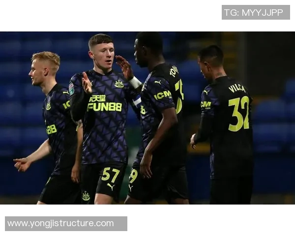 曼联有意签约国米中场打算用3000万欧元引进核心球员